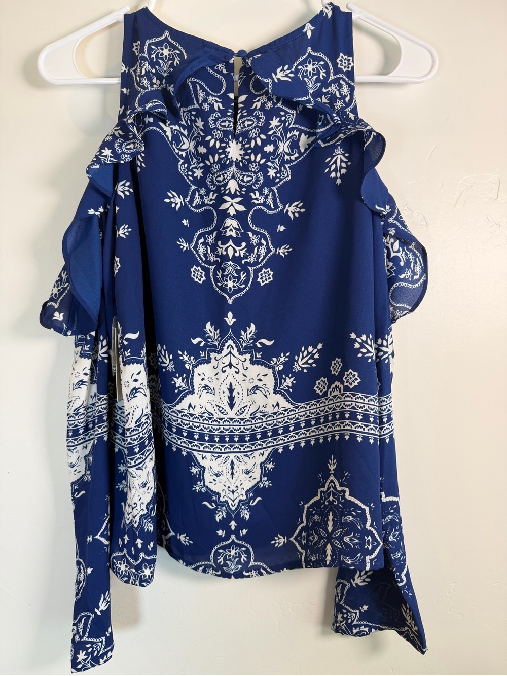 Lovers + Friends Blue Paisley Cold Shoulder Ruffle Vacation Blouse XS - Picture 4 of 11